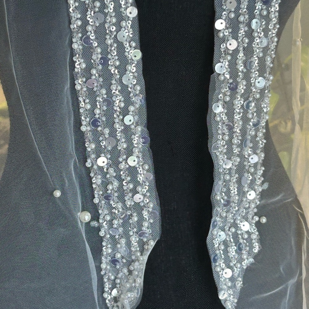Elegant White Beaded Fingertip Bridal Veil - Picture 2 of 9
